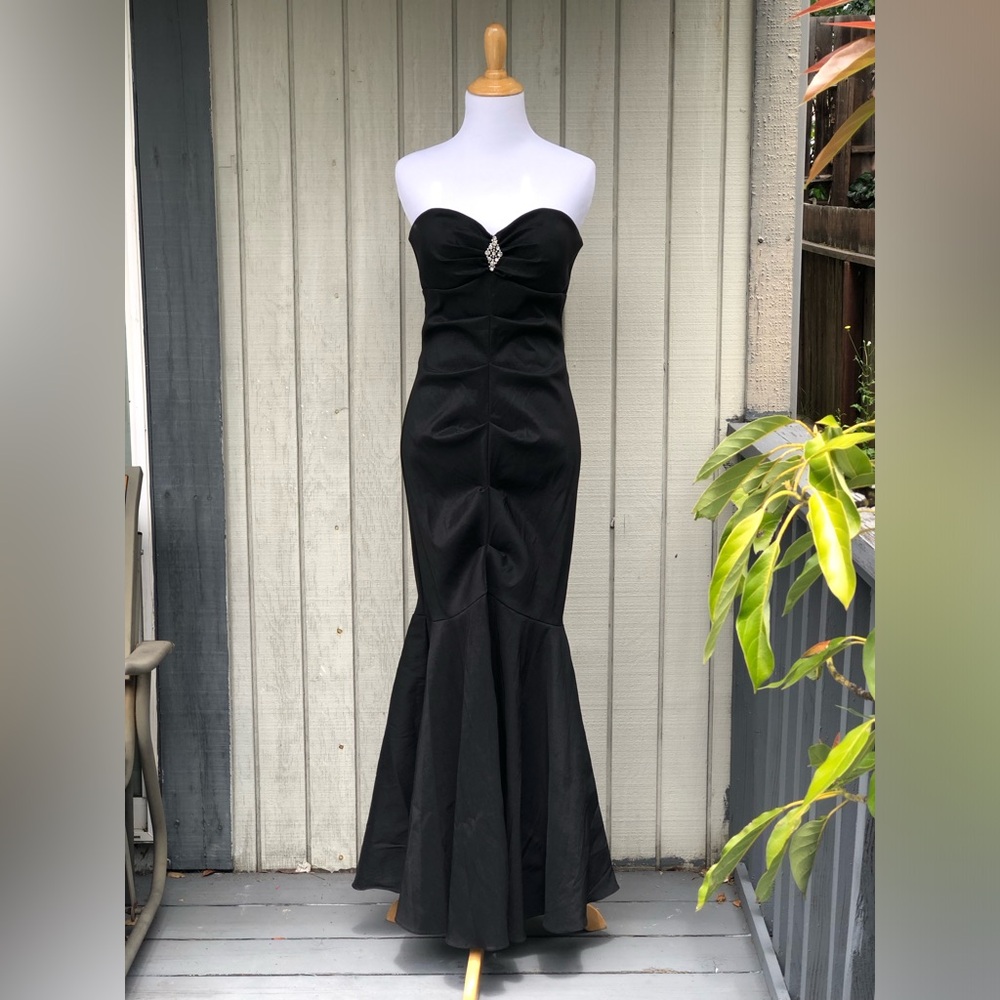 Xscape Mermaid Taffeta Ruched Strapless Black Evening Gown size 12 (fit like 8)